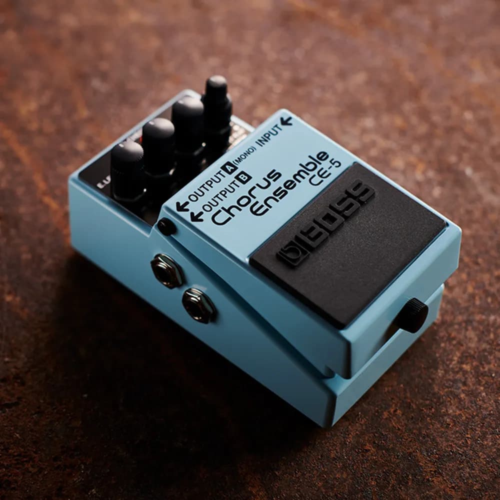 BOSS CE-5 Chorus Ensemble – Pedal de Chorus Estéreo para Guitarra con Filtros de Graves y Agudos - Miniatura 4 en LEMM DJ Store