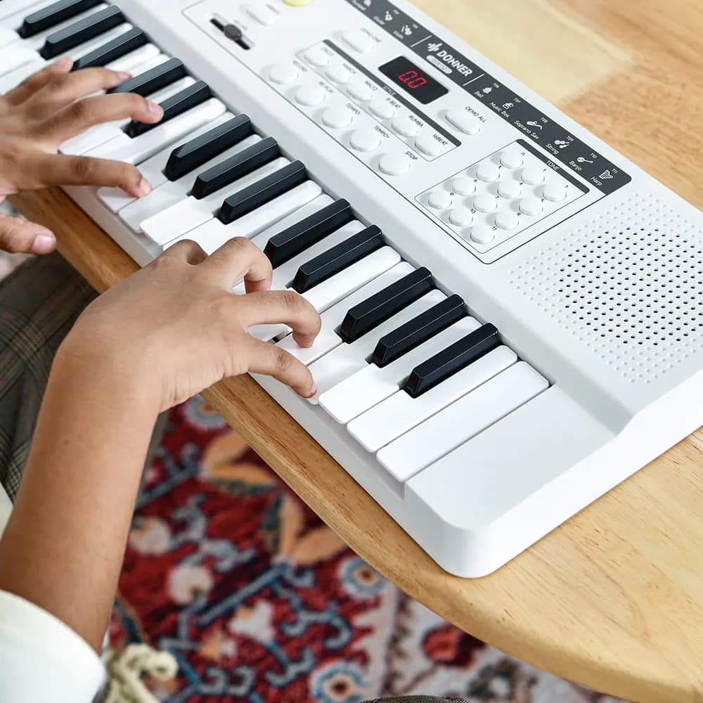 Donner DEK-32 – Teclado Electrónico Infantil de 32 Mini Teclas, con Grabación y Parlantes - Miniatura 4 en LEMM DJ Store