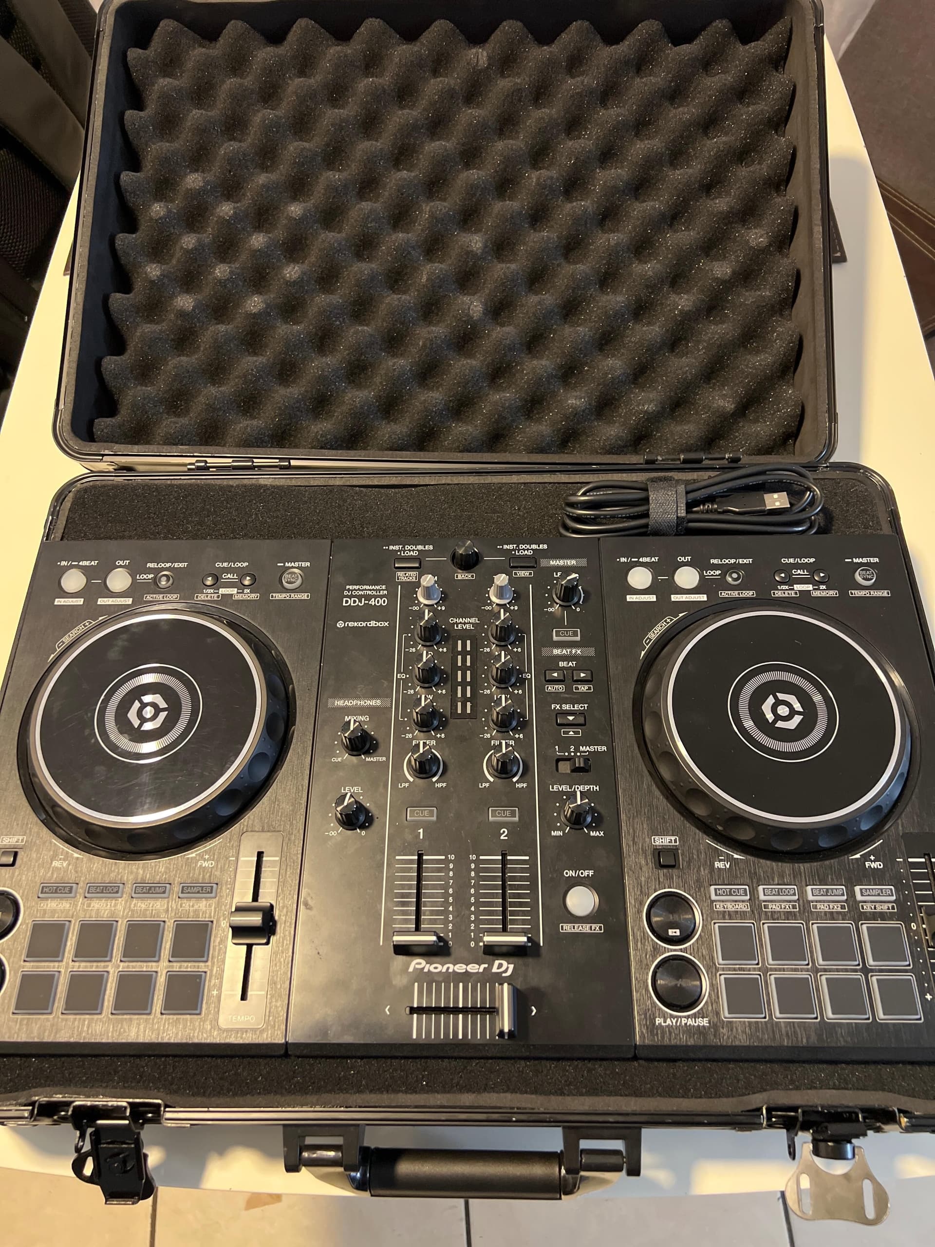 Magma Carry Lite DJ Case L – Flight Case Compacto para Controladores DJ - Imagen 1