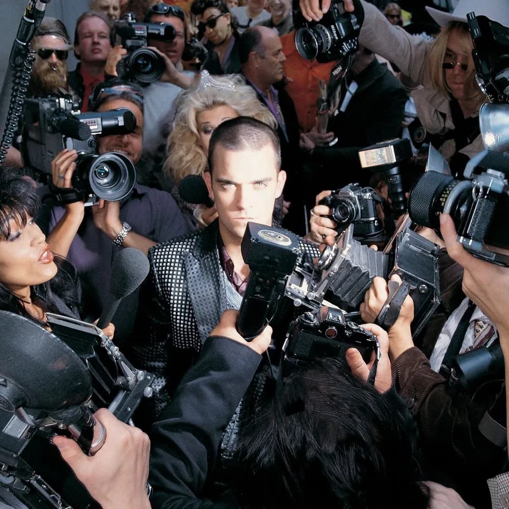 Robbie Williams - Life Thru A Lens (CD nuevo) - Miniatura 1 en LEMM DJ Store