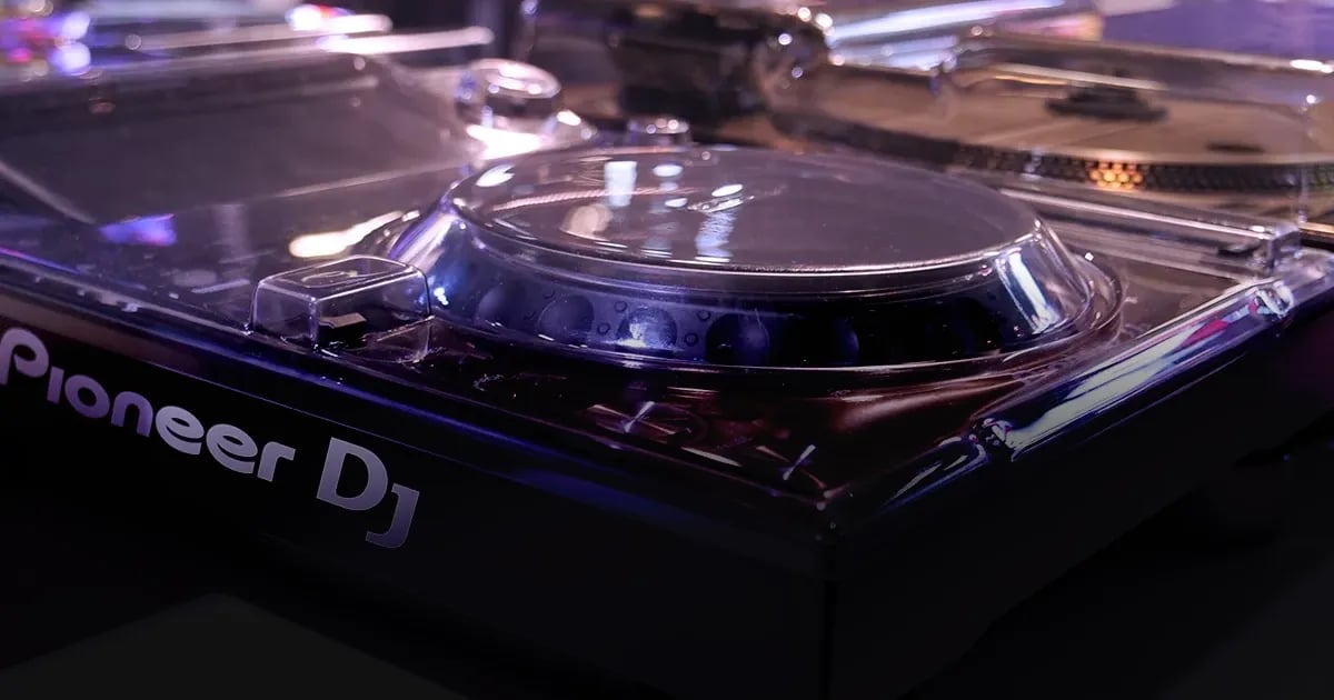 Decksaver: Protectores de polvo para equipos DJ y estudio