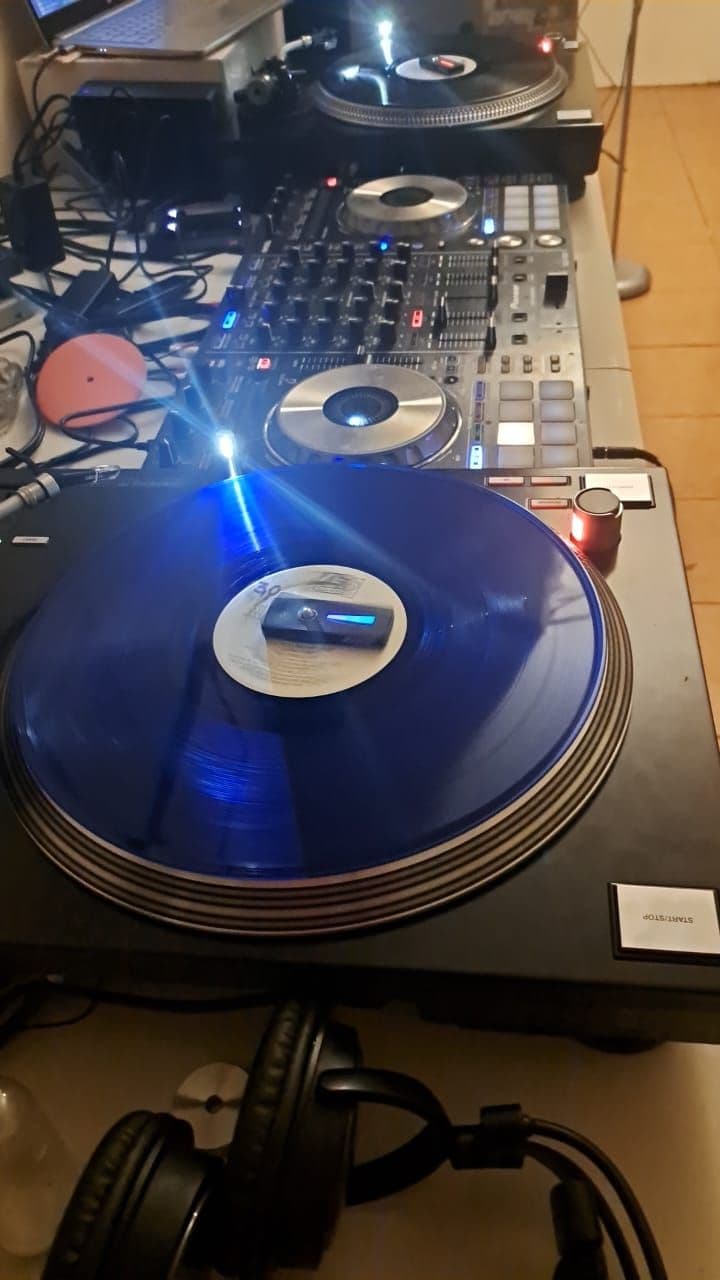Phase DJ controlador DVS inalámbrico para tornamesas (2 remotos) - Imagen 1