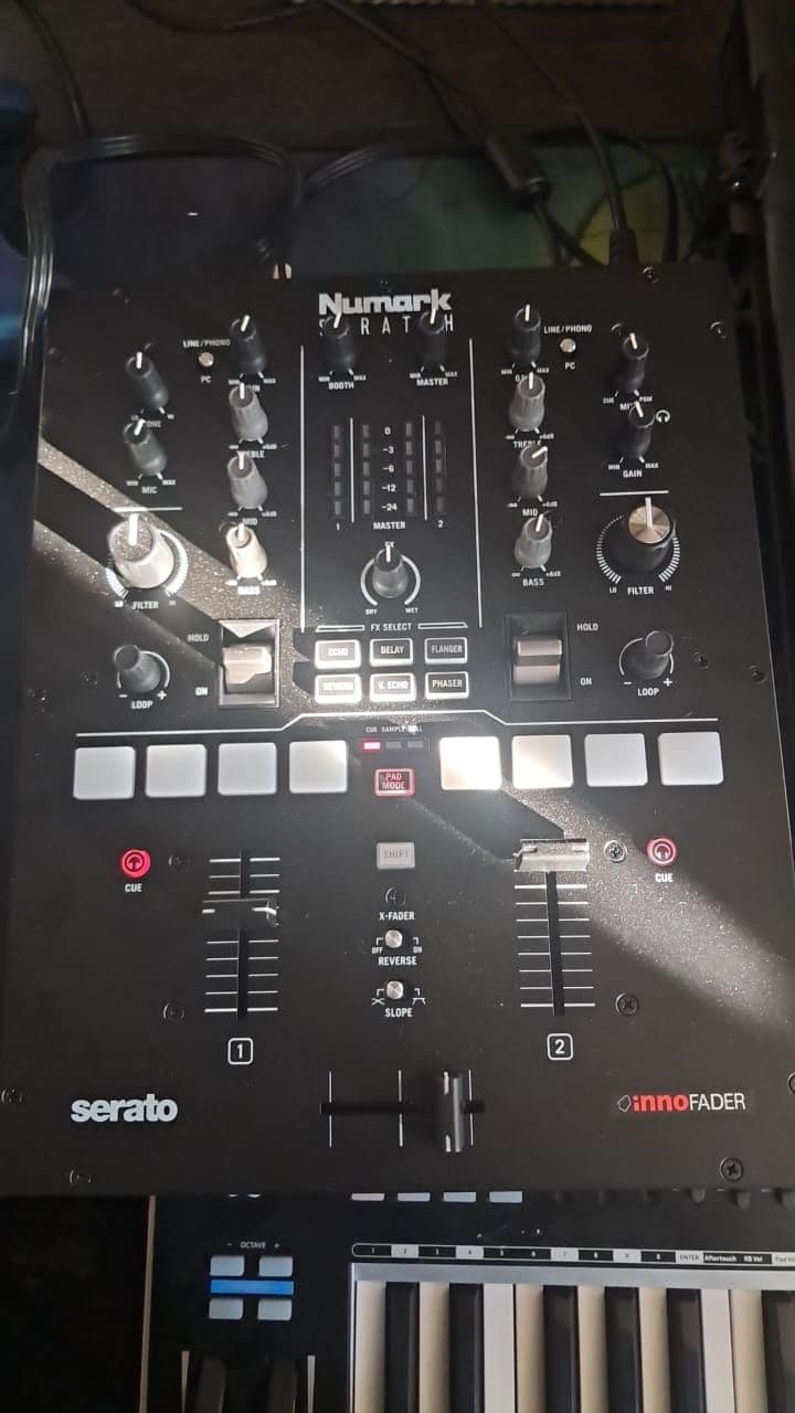 Numark Scratch – Mixer DJ de 2 canales para Serato DJ Pro con DVS - Imagen 1