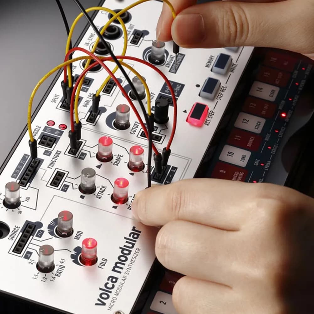 Korg Volca Modular – Sintetizador Semi-Modular Analógico con Secuenciador