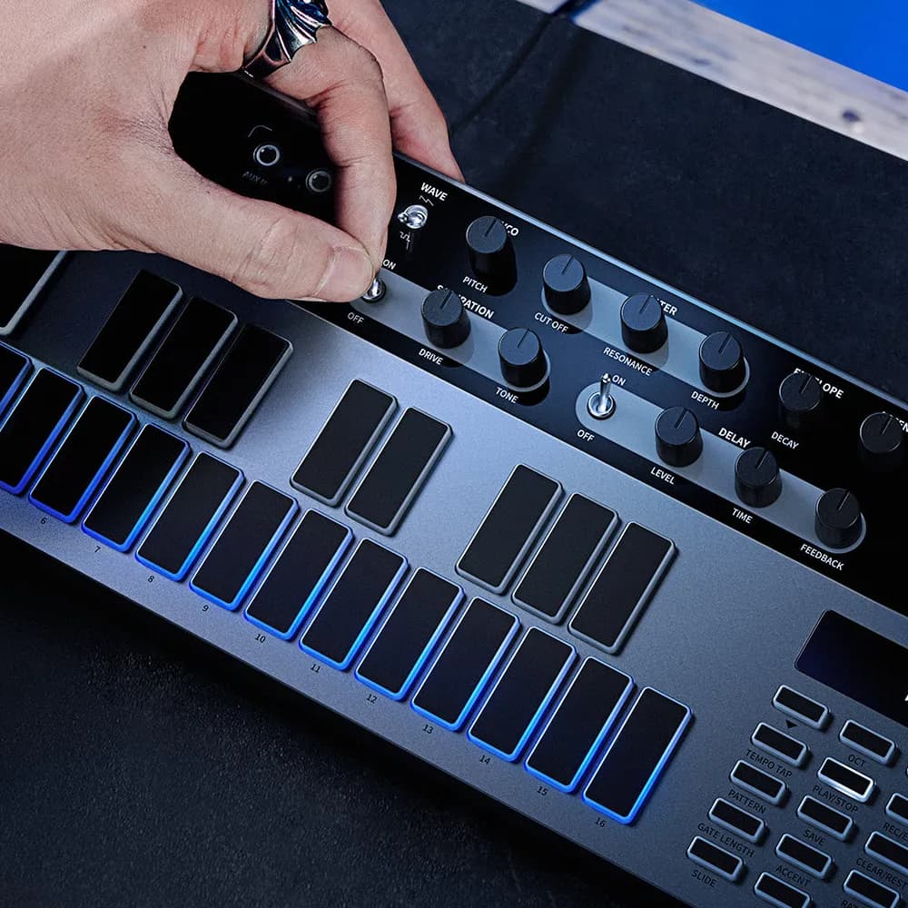 Donner ESSENTIAL B1 – Sintetizador de Bajo Analógico con Secuenciador, Inspirado en la TB-303