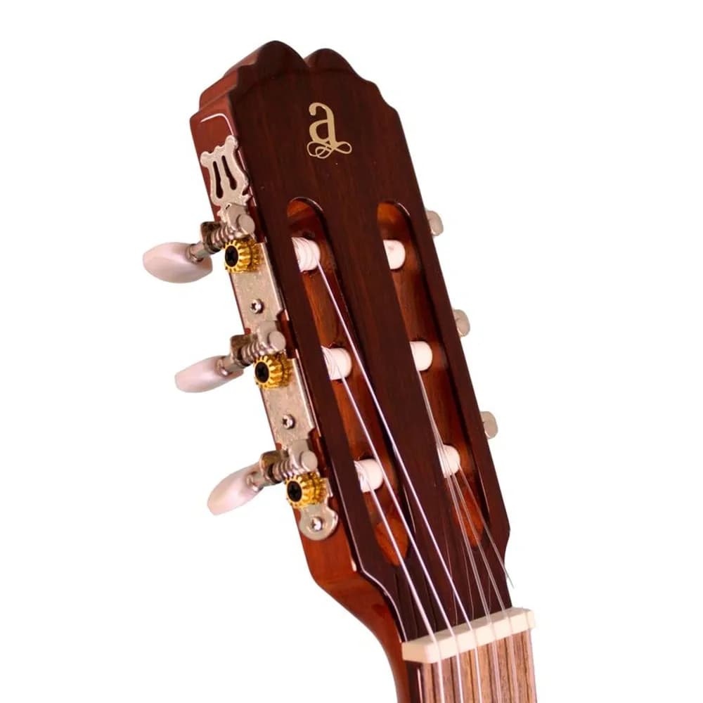 Admira Juanita – Guitarra Clásica Electroacústica Serie Estudio