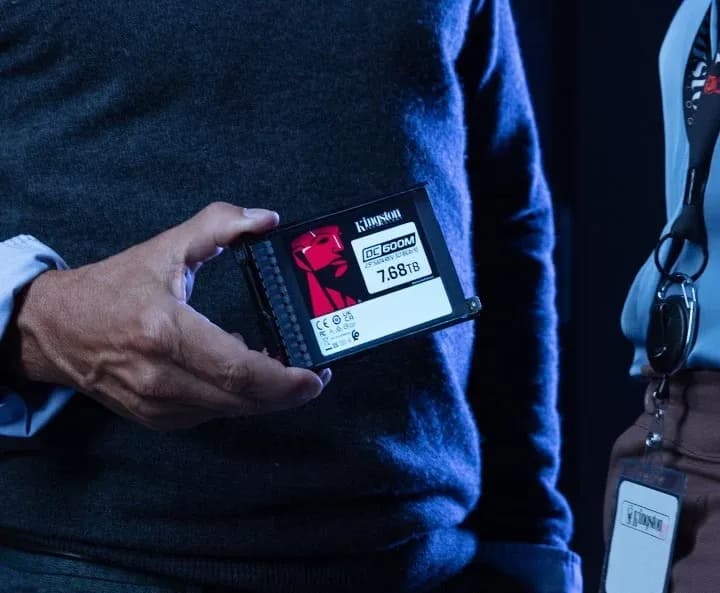 Kingston DC600M – SSD SATA empresarial de 480 GB a 7,68 TB