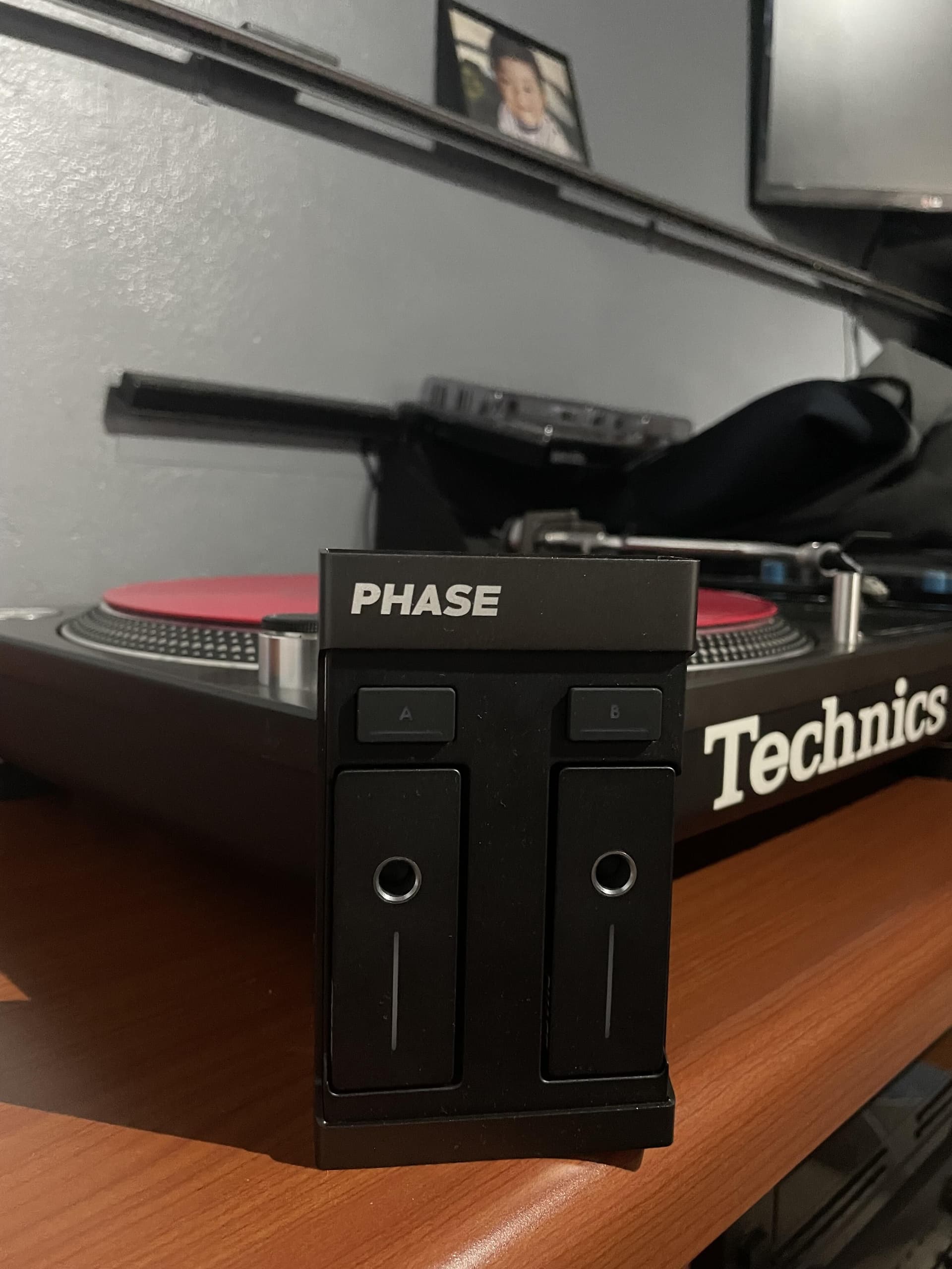 Phase DJ controlador DVS inalámbrico para tornamesas (2 remotos) - Imagen 1