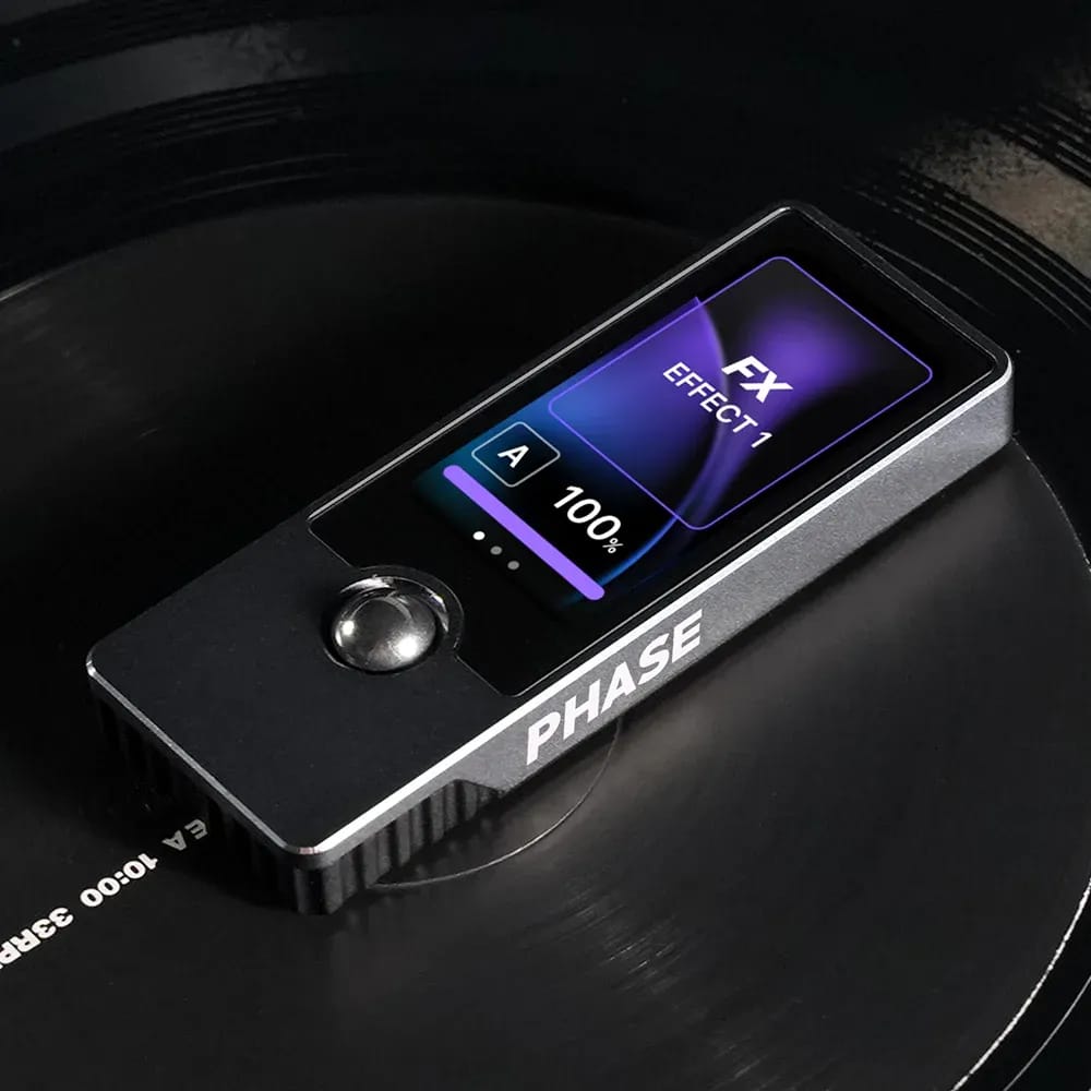 Phase Pro — Control DVS inalámbrico con pantallas OLED táctiles (2 Remotes) (Pre Venta) - Variante - Vista alternativa en LEM
