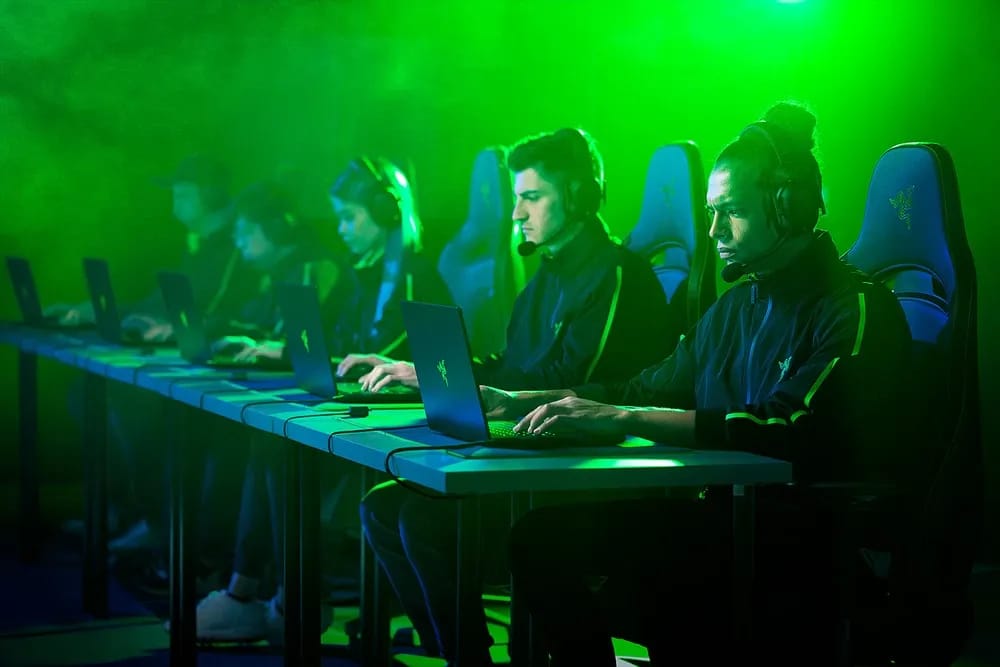 Razer BlackShark V2 Pro (2023) – Audífonos Gamer Inalámbricos Negro - Negro - Vista alternativa en LEMM DJ Store