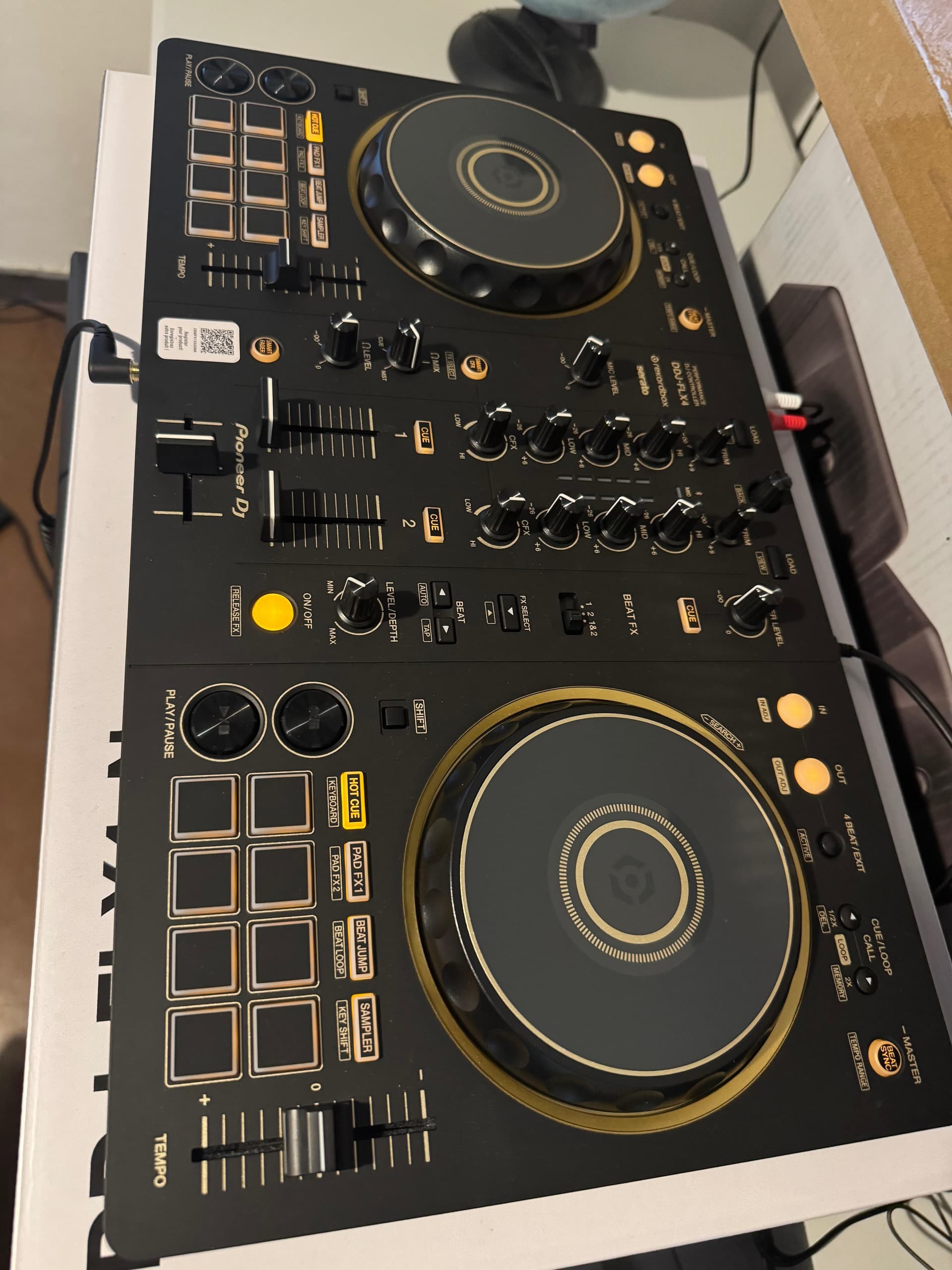 Pioneer DJ DDJ-FLX4 Gold – Controlador DJ 2 Canales USB-C - Imagen 1
